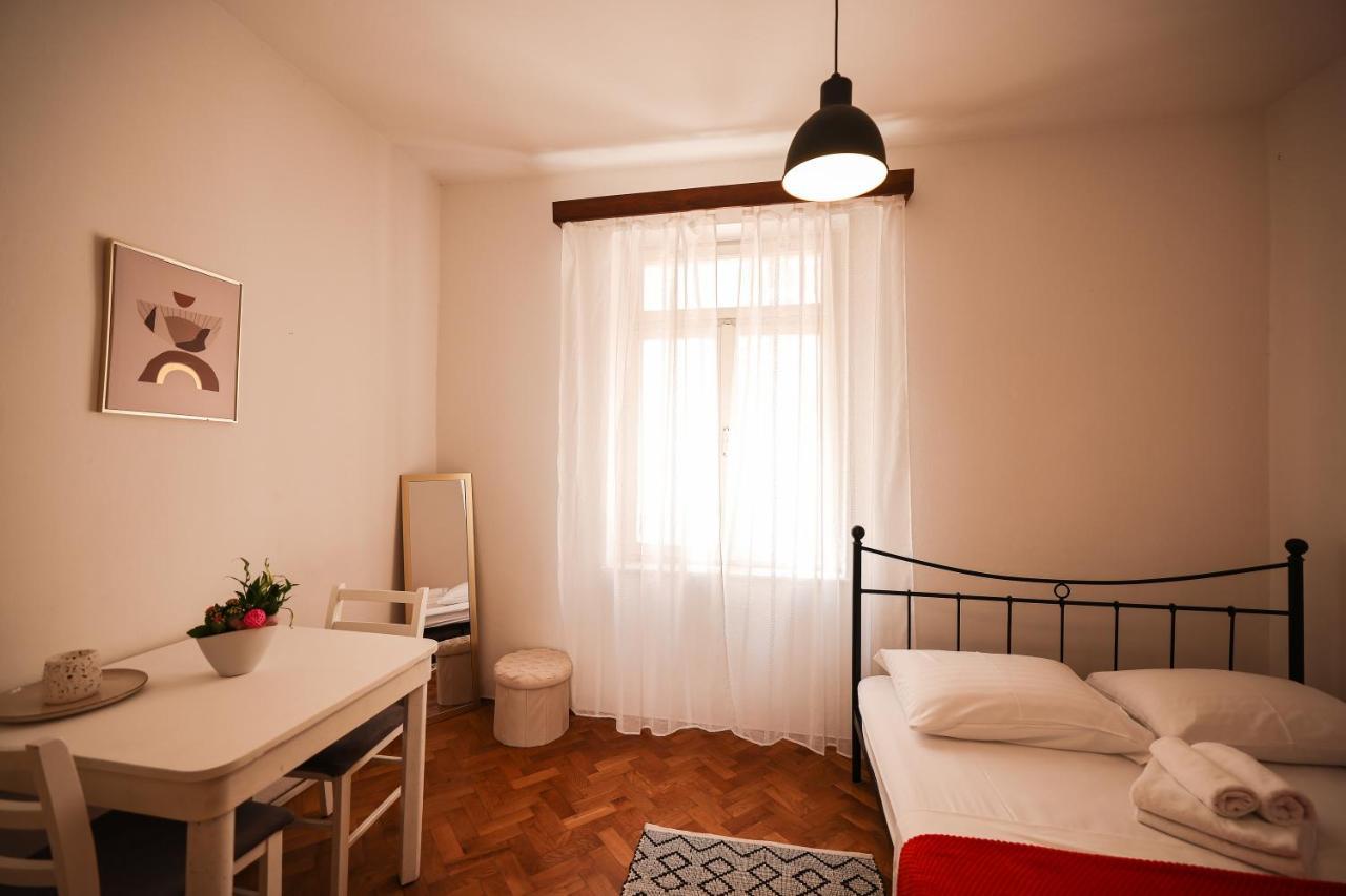 Cozy Studio Apartments In City Centar Stosija Zára Kültér fotó