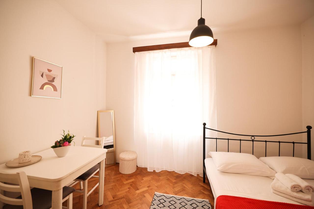 Cozy Studio Apartments In City Centar Stosija Zára Kültér fotó