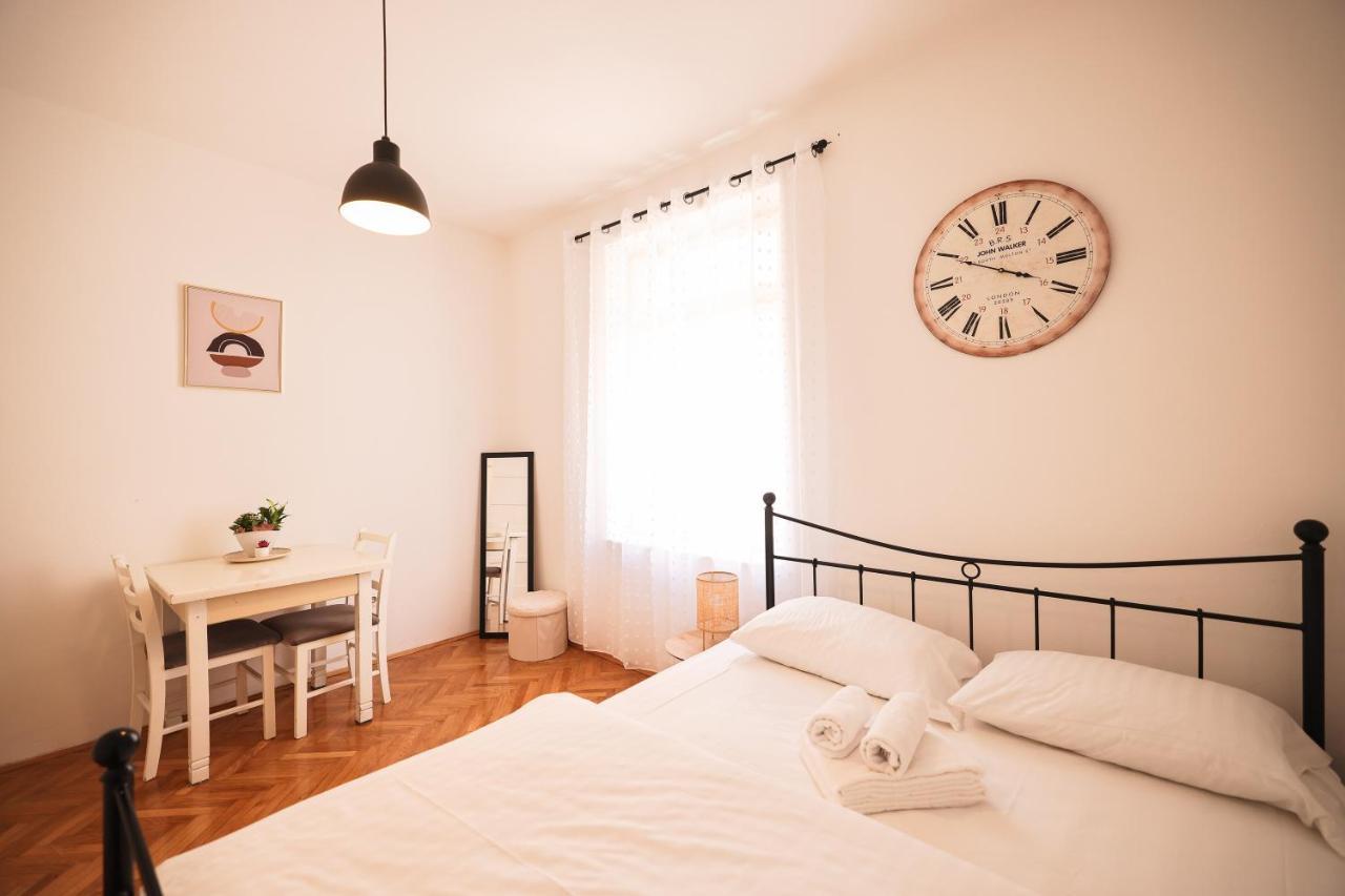 Cozy Studio Apartments In City Centar Stosija Zára Kültér fotó