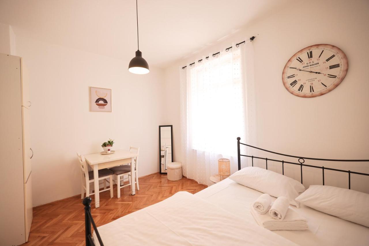 Cozy Studio Apartments In City Centar Stosija Zára Kültér fotó